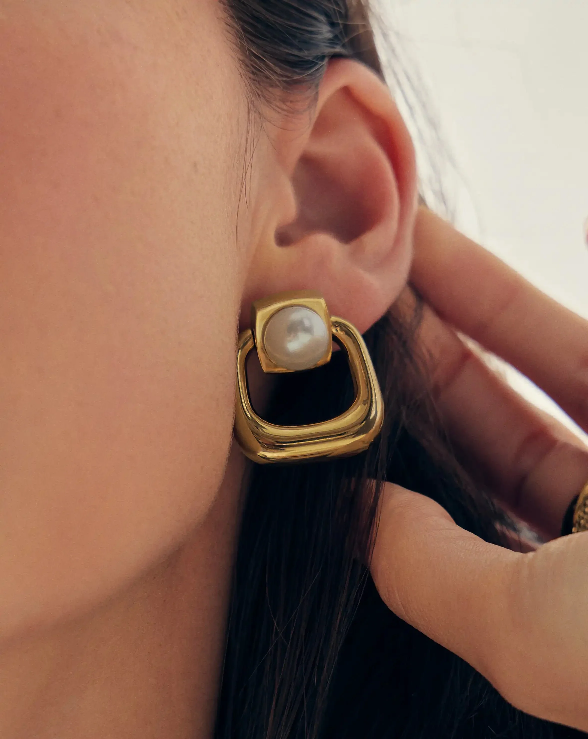 Button Pearl Statement Stud Earrings  | 18ct Gold Plated/Pearl - Image 3