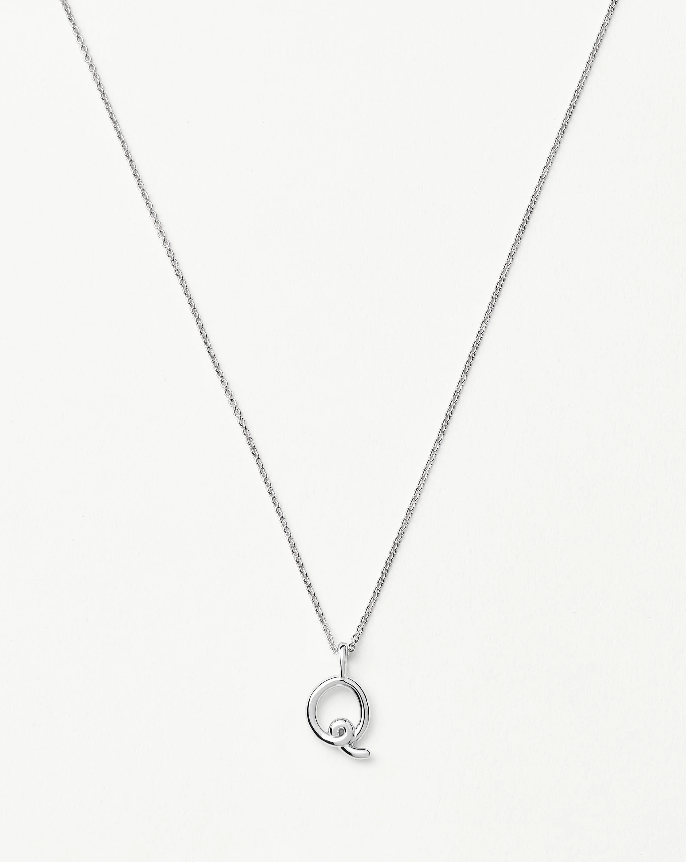 Curly Molten Mini Initial Necklace - Q | Sterling Silver