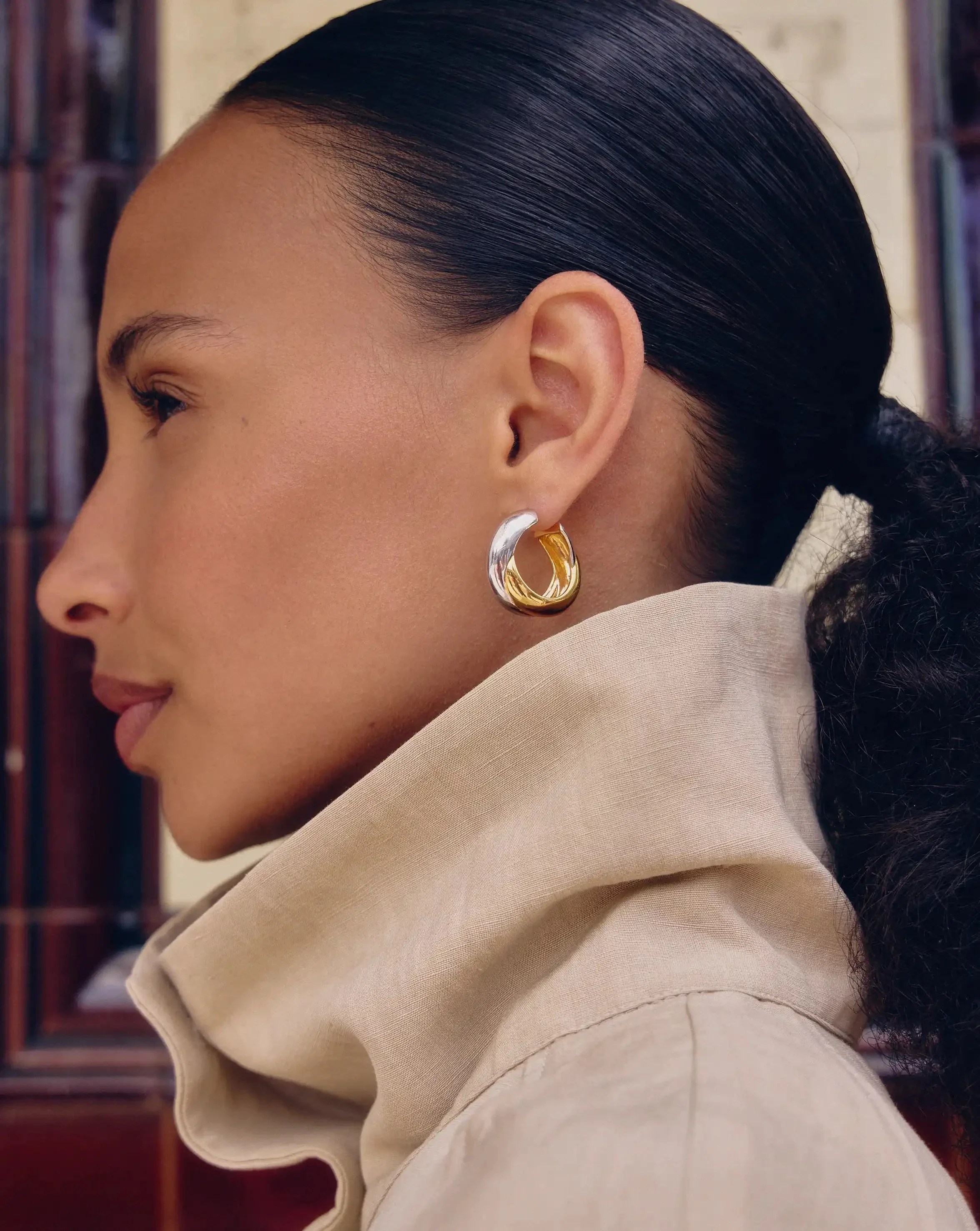 Lucy Williams Chunky Entwine Medium Hoop Earrings | Mixed Metal - Image 2