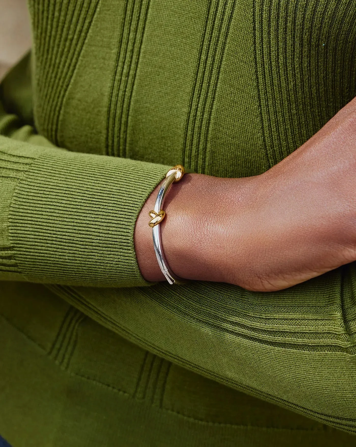 Lucy Williams Knot Hinged Bangle | Mixed Metal - Image 5