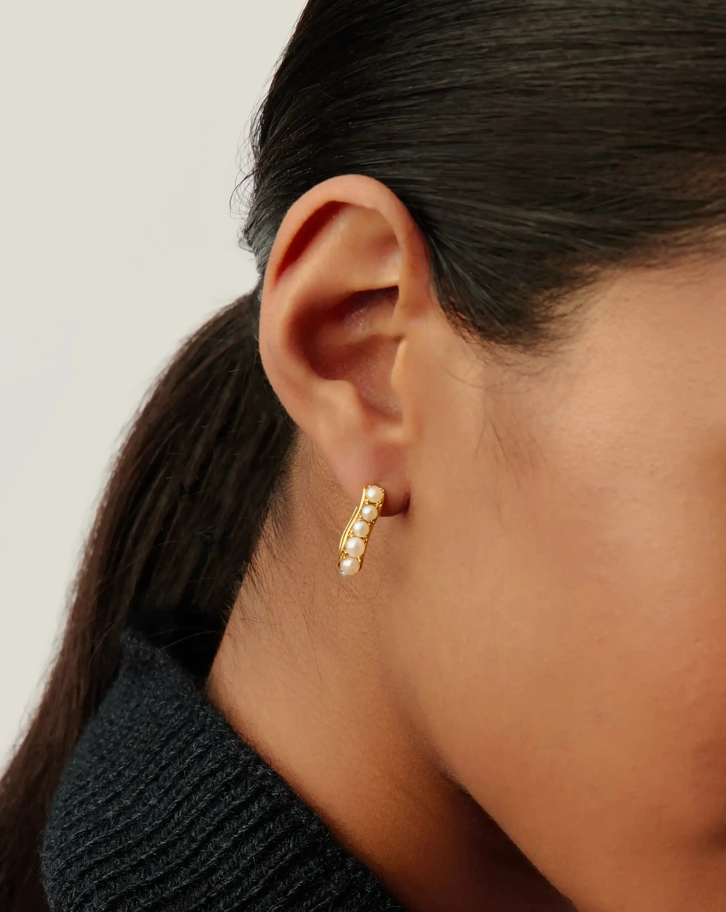 Pearl Wave Small Hoop Earrings | 18ct Gold Plated/Pearl - Image 2