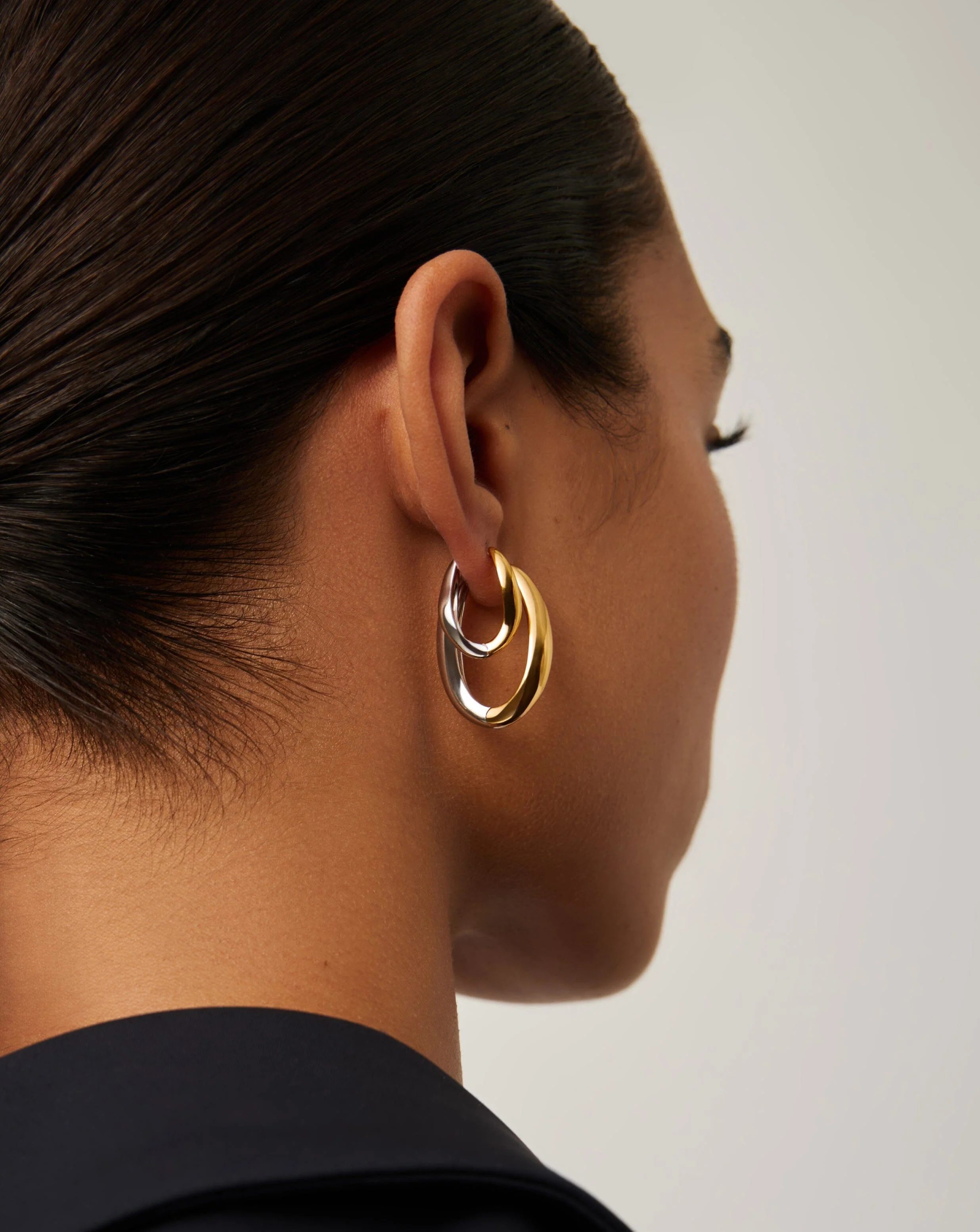 Savi Signature Medium Hoop Earrings | Mix Metal - Image 5