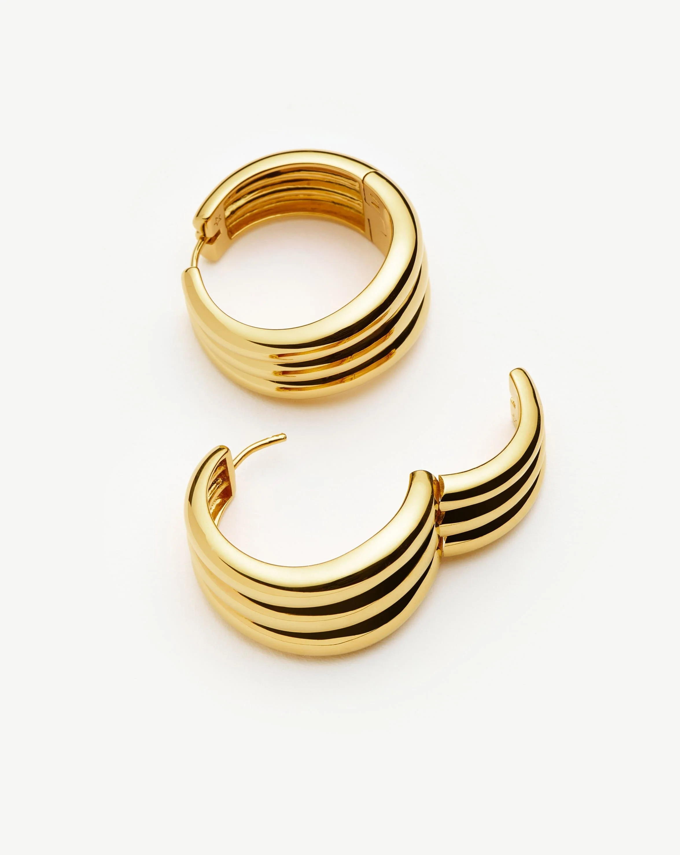 Savi Triple Ridge Medium Hoop Earrings | 18ct Gold Plated - Image 3